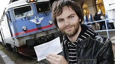 Oli Juliusson, 25 år, har kammat hem biljetter två gånger och lagt bud ytterligare en gång men blivit överbjuden.