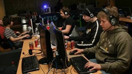 Östhammars kommun har planer på att arrangera fler LAN. På bilden Patric Pettersson, Simon Hellman, Adam Nordin, Rasmuz Wiik och Markus Jansson.