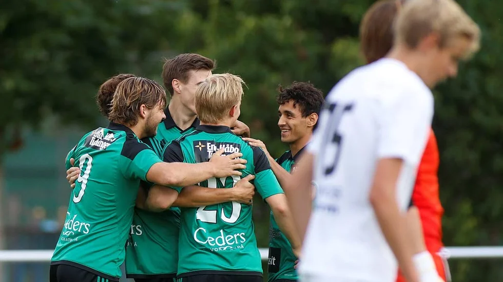 Segerjubel. ESK besegrade Österåker med 3–0.