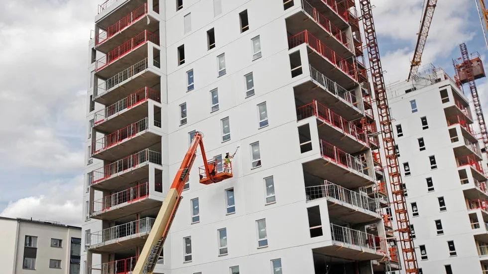 Bostadsrätter. 84 lägenheter ska säljas i 13-våningshusen.