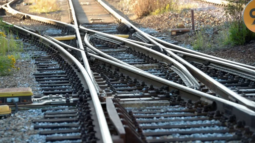 Järnväg. Trafikverket vill sätta igång bygget av den efterlängtade Ostlänken mellan Järna och Linköping och sträckan Linköping-Tranås-Borås. Därtill blir sträckan Uppsala-Stockholm äntligen fyrspårig.