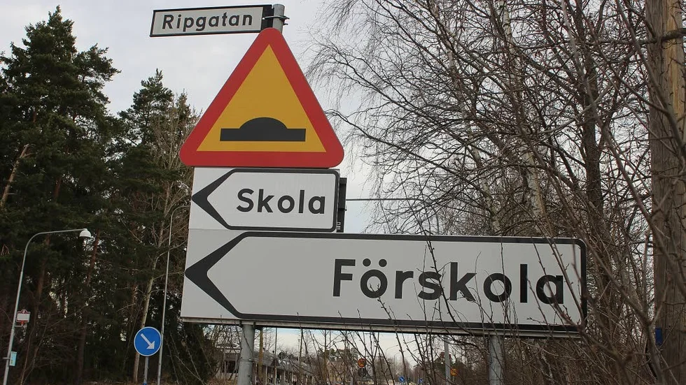 Delad faktura. Föräldrar som separerat men har delad vårdnad om sina barn kommer i fortsättningen att få varsin faktura på barnomsorgsavgiften.