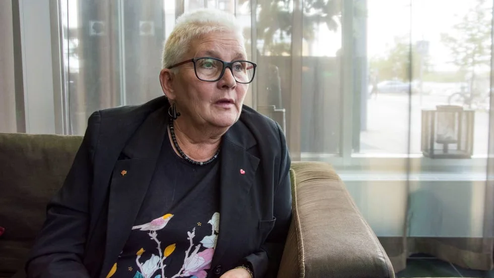 Att flytta busshållplatser kan vara en åtgärd att ta till för att få bort trafikkaoset från Gymnasiebyn, säger Anja Johansson (S), Stadsbyggnadsnämndens ordförande.