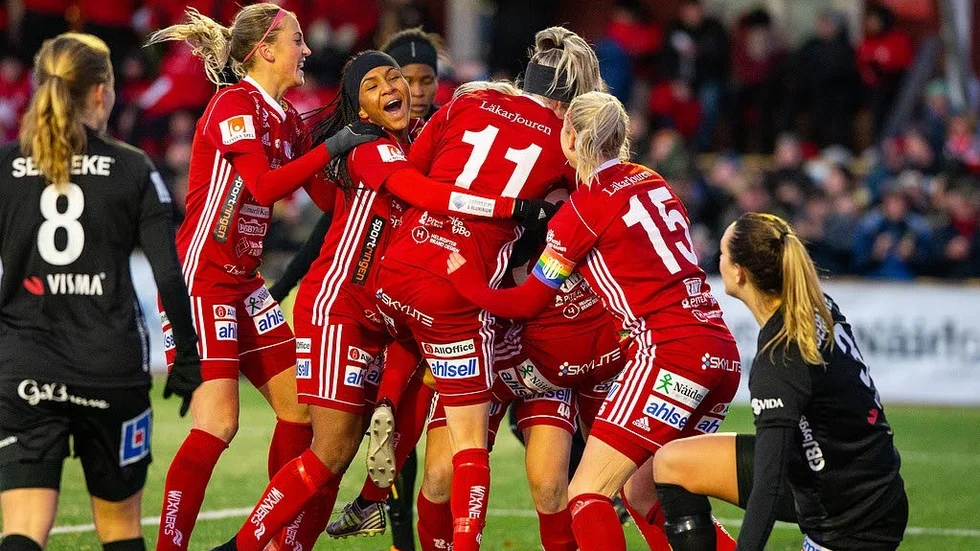 Piteå fick jubla sex gånger i sin sista match när man vann med 6–1 mot Växjö och gjorde det man själv kunde påverka.