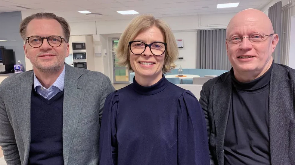 Jonas Albertsson, chef för Epirocs division för teknisk utveckling, Rocktec, Birgitta Bergvall-Kåreborn, rektor vid Luleå tekniska universitet och Pär Weihed, prorektor vid Luleå tekniska universitet.