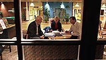 Knivstaborna Stal Okfors, Tarja Andersson och Joachim Schäfer diskuterar organisationen inför kommunbildningen.
