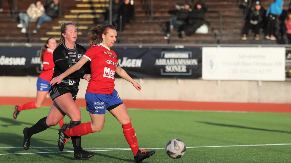 Kaptenen Josefine Breikert nickade dit Borens mål när laget knep en poäng i bortamötet mot Nyköpingslaget Tun. 