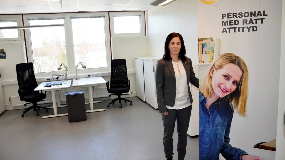 I startgroparna. Säljaren Gabriella Olofsson har nu flyttat in i Military Wokrs nya kontor på Pontonjärvägen på Ing 3-området.