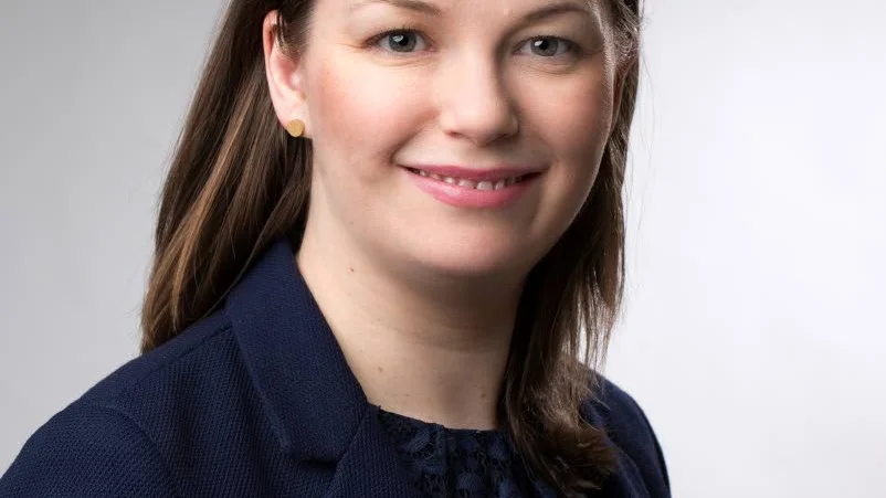 Hedersfrågan förtjänar därför ett särskilt fokus i dag, på den internationella dagen mot våld mot kvinnor, skriver Marta Obminska. (Arkivbild från intervju med anonym kvinna om hedersförtryck.)↔Foto: pontus lundahl/TT