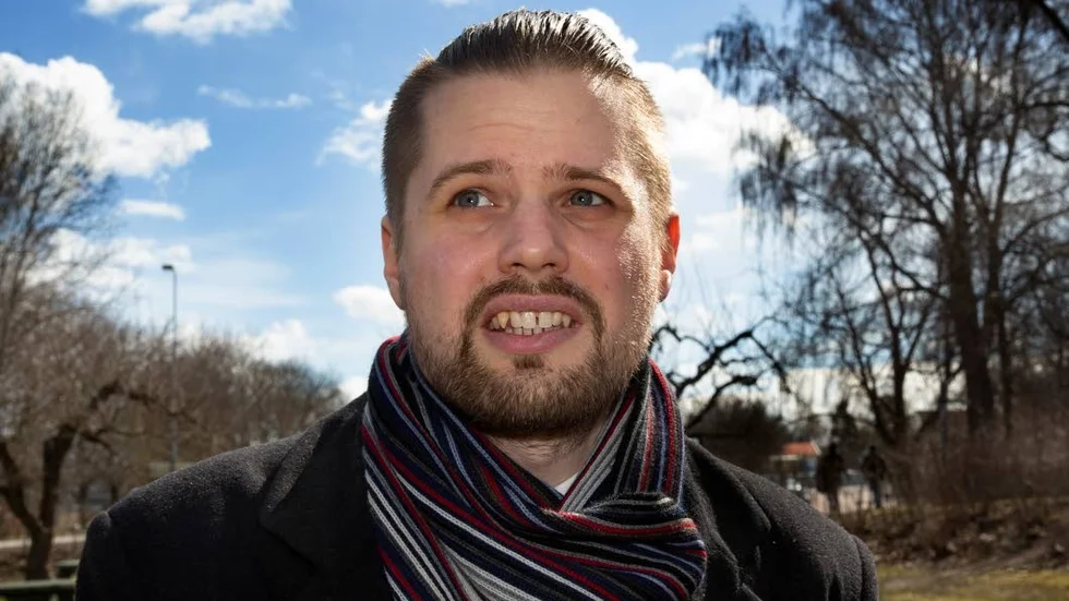 Simon Alm har försäkrat SD:s nationella kansli att alla oegentligheter runt användningen av hyrbilar inom landstinget ska åtgärdas.
