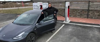 Han hämtade ut senaste elbilen