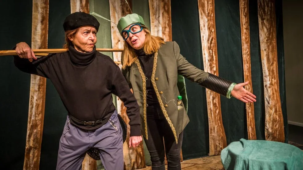 Myran och gräshoppan i barnföreställningen ”Det var en gång en ...”.