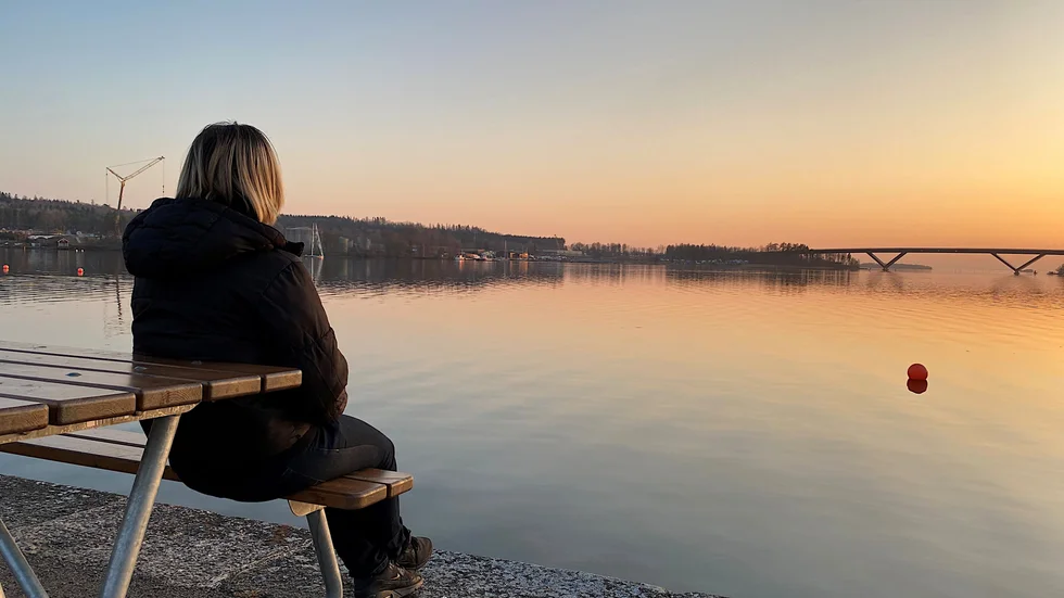 Ett nytt krig i Ukraina innebar en ny flykt för Mariia och hennes barn. Vare kväll önskar hon att få vakna nästa morgon och få veta att kriget är slut.