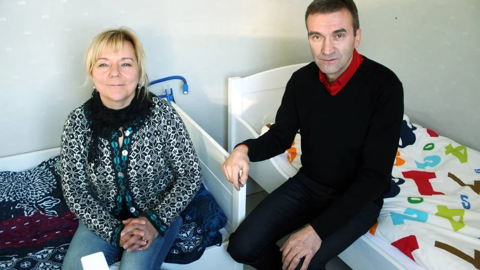 Så här såg det ut när nattis öppnade i Kiruna 2012. Anne-Maj Stålnacke och Roger Suup (S), ordförande i kultur- och utbildningsnämnden visade upp lokalen på Bolagsskolan.