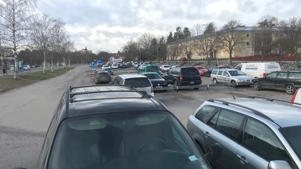 Något definitivt beslut om var nya parkeringsplatser ska anläggas har inte tagits.