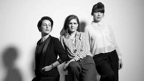 ­Lunchmusik. ­Violinisten ­Gaianeh ­Pilossian och Amanda ­Elvin, piano (till ­vänster och i ­mitten) ­kommer till Villberga ­kyrka.