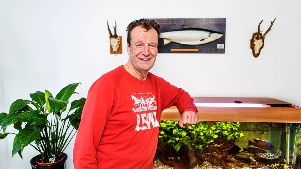 Lugnt hemma. Akvariet och att odla orkideer tillhör Dan Pantefors intressen. Fjärran krig och våld.
