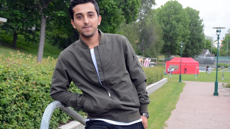 Akil Samo flydde från krigets Syrien och hamnade efter tolv dagar i Sverige och sedermera i Vimmerby. Han har bott här i ett år och sex månader och nu flyttar han till Lund för nya utmaningar. Foto: Ossian Mathiasson
