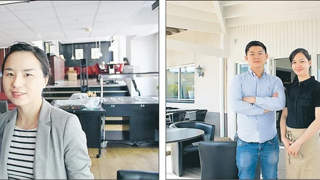 Till vänster paret Jie Liu och Xiaohong Wang, som flyttat från Umeå till Vimmerby för att driva restaurang Sweet Chili på Storgatan. Till höger Xiaofeng He, som öppnat Big Wong på Badhusgatan, här tillsammans med lillebror Sam (Xiansen) He, som studerar på Vimmerby gymnasium men hjälper till i verksamheten.