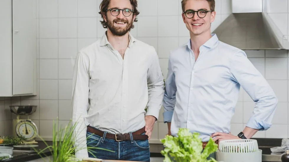 Anton Malmberg och Joel Falck på KitchenTime är glada i dag.