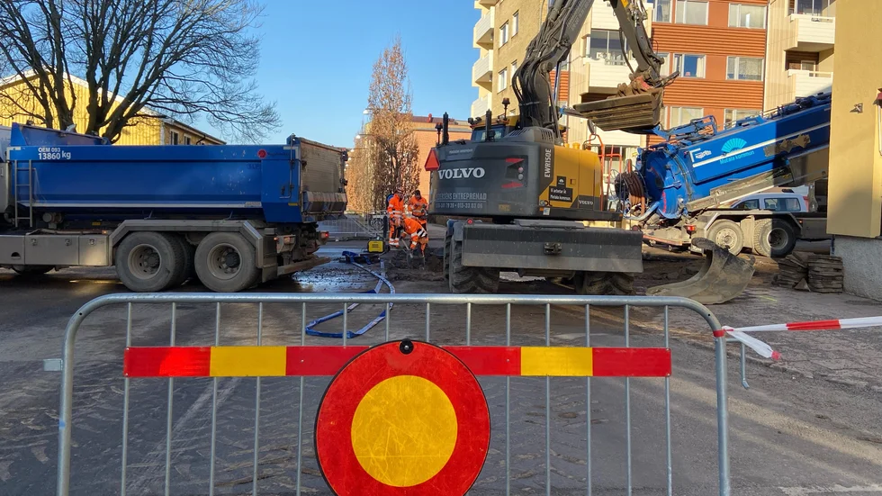 Vattenläcka i centrala Motala. Fotot taget under torsdagen. 