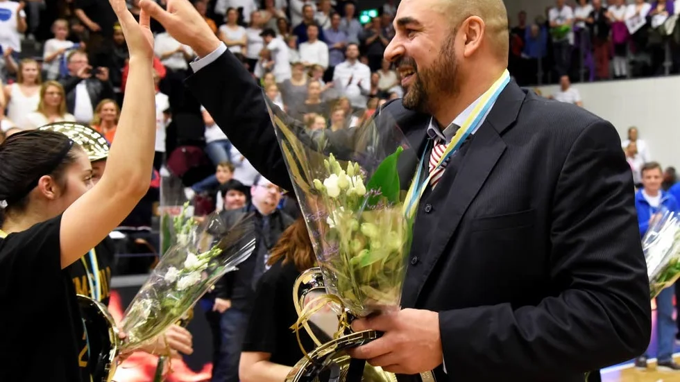 Jens Tillman under ett av sina tre SM-guld som coach i Luleå.