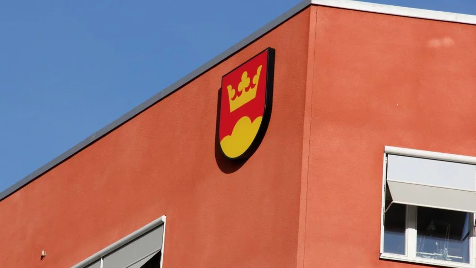 Konkurrensverket har vänt sig till förvaltningsrätten med krav på att Knivsta kommun ska betala höga böter för otillåten direktupphandling.