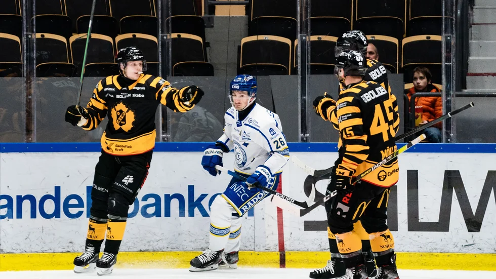 Linus Lindström stod för två mål när Skellefteå AIK besegrade Leksand för andra gången på tre dagar.