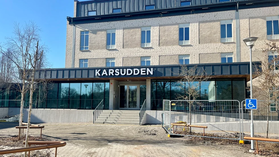 Region Sörmlands vårdplatser minskas för att Region Örebro ska få fyra vårdplatser på sjukhuset.