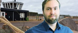 Kommunen snärjer in sig alltmer i flyghistorien