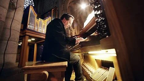 Exlusivt för unt.se:s läsare spelar domkyrkoorganisten Andrew Canning några låtar.