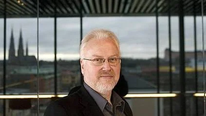 Per Magnus Bäckström.Ålder: 54 år.Familj: fru, två vuxna barn, en sjuåring.Bor: i Sunnersta.Bakgrund: spelman, tidigare ledare för Falun folkmusikfestival och fd vd för Gävle konserthus.Yrke: vd för Uppsala Konsert & Kongress.Aktuell: nominerad till Läsarnas upplänning.