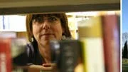 Bibliotekarie Ulla Nyberg kan inte erbjuda något av Le Clézio för dagen. Hon missade att göra reservation från huvudbiblioteket innan litteraturpriset tillkännagavs.