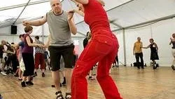 Frida Berg och Mikael Segrén, båda från Göteborg, i Lindy hop.