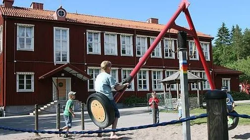 Om två år kan barnen på Snesslinge skolan tvingas byta lekplats.