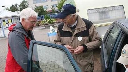 Bengt Bouvin (till vänster) pratar  med SPF:s Anders Orvendal.