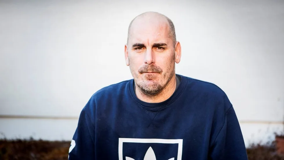 Padelprofilen Andreas Ehrnvall, som även kallas "Mr. Padel", överlevde en allvarlig trafikolycka där han krockade med en lastbil.