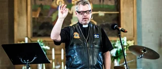 Kristna knuttar fyllde kyrkan
