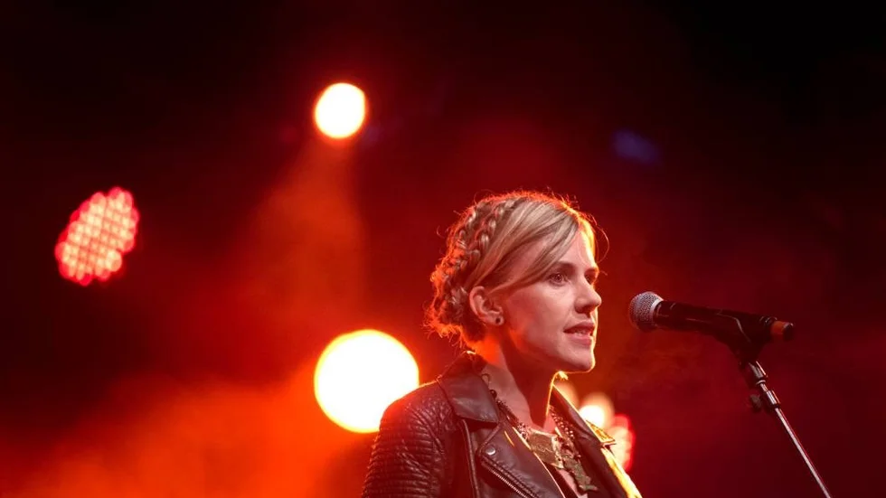 GÖTEBORG 2014-08-09 
Popartisten Annika Norlin uppträder på Linnéscenen under musikfestivalen Way Out West i Göteborg.
Foto: Björn Larsson Rosvall / TT / Kod 9200