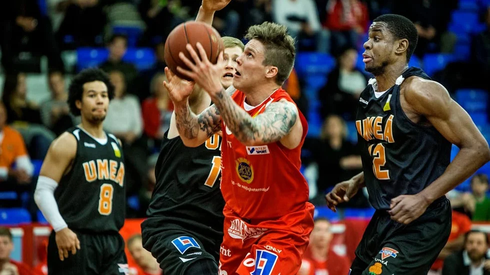 Redo. Axel Nordström kommer till spel trots stukad fot.