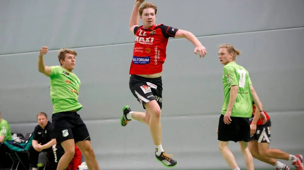 Målskytt. Oliver Lindkvist gjorde sex mål mot Rimbo.