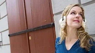 Tidigt i våras släppte Sofia Karlsson albumet Söder om kärleken. Nu är hon aktuell med en samlingsskiva.