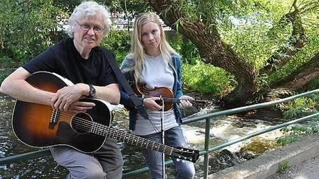 På tisdagen landade Chip Taylor och Kendel Carson i Sverige och åkte direkt till Teatern i Norrtälje för att repetera. På 60-talet skrev Chip Taylor sina kanske mest kända låtar som Wild thing och Try (just a little bit harder). Idag, torsdag, uppträder han på Katalin i Uppsala.