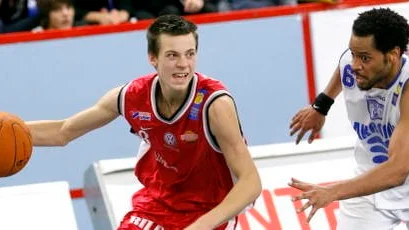 Anton Gaddefors tvingas till operation.