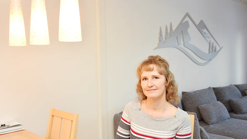 Victoria Strömbäck hade en trygg barndom, fylld med kärlek. "Tack vare det litade jag på mina föräldrar villkorslöst. Tilliten var gränslös. Jag gav inte mycket utrymme för invändningar, jag var ett barn och skulle veta min plats. Paradoxen är att jag samtidigt uppfostrades att vara självgående och bestämma saker själv."