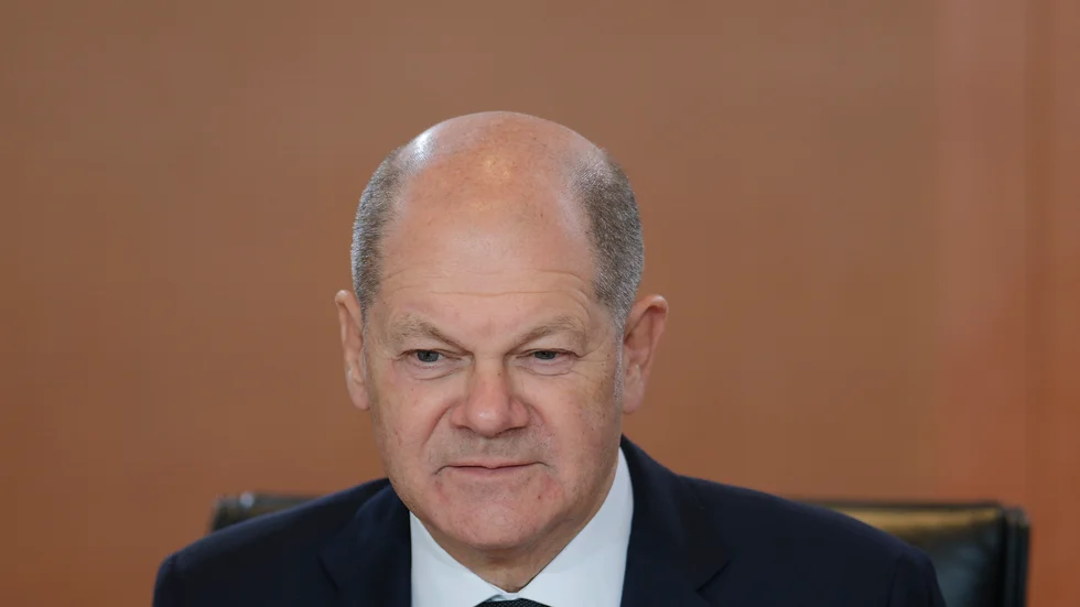 Olaf Scholz presenterar ett stort elstöd för företag. Arkivbild.