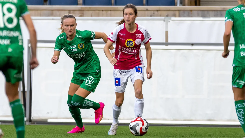 Uppsalas nyförvärv Charlene Nowotny fick en halvtimme i sin debutmatch mot Hammarby och var nära att göra mål direkt.
