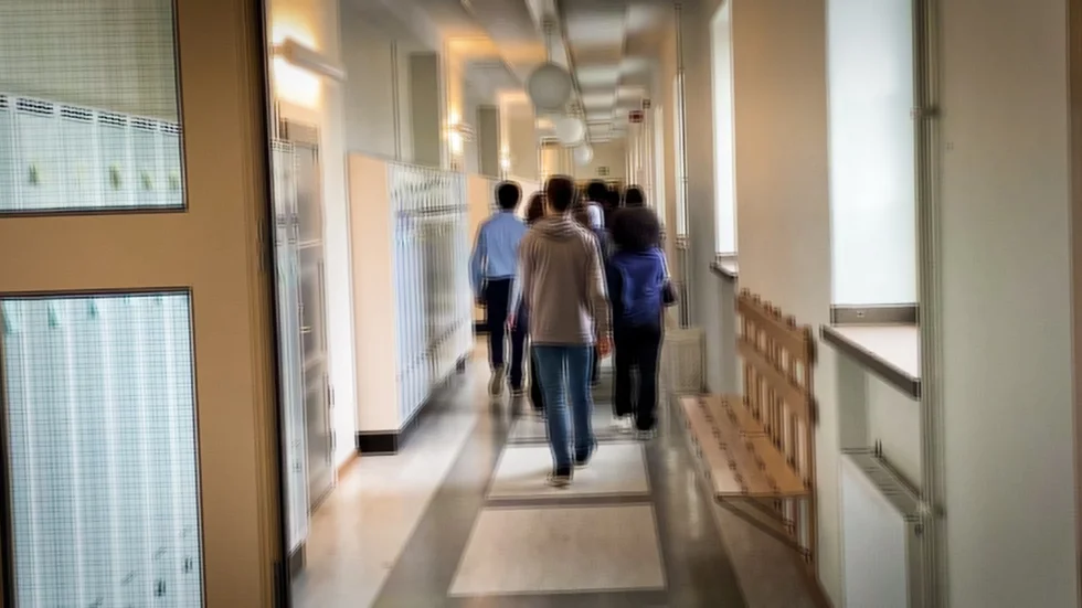 ”Vårt främsta fokus är att ge barn och unga de bästa förutsättningarna att lyckas i skolan. Vi föreslår en ramförstärkning av skol- och utbildningsnämndernas budgetar med över 202 miljoner kronor till förskola, grundskola och gymnasium.”