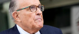 Pank Giuliani tvingas be Trump om pengar