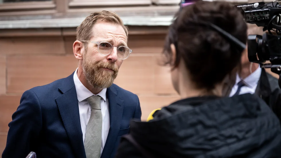 Idrottsminister Jakob Forssmed (KD) under en pressträff.